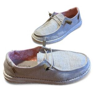 HEY DUDE WOMENS WENDY CHAMBRAY WHITE NUT SLIP ON WALKING SHOE SIZE: 10